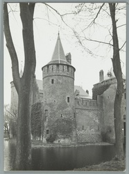 1643