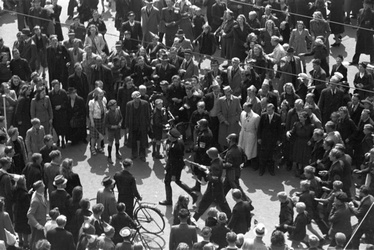 1929