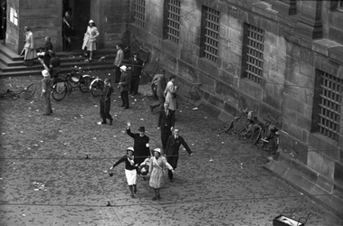 1935