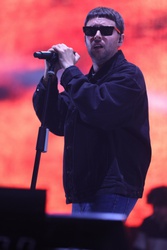 184032