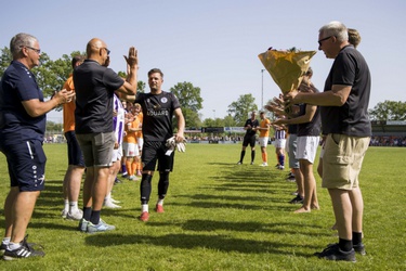 300571