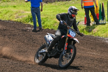 301031