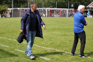 301835