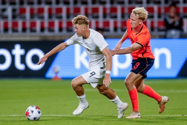 318256