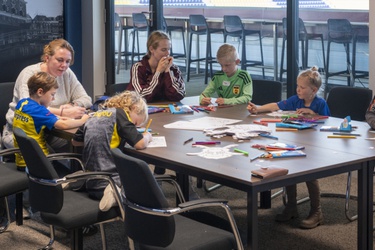 320928