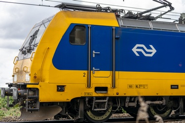 22370