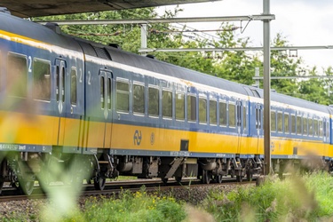 22372