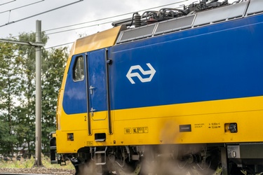 22373