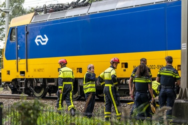 22385