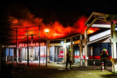 Brand in Supermarkt Dirk van den Broek op Nieuwjaarsochtend in Bergen op Zoom