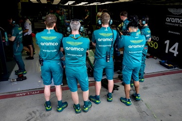 476567