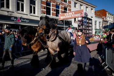 477765