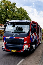 523049