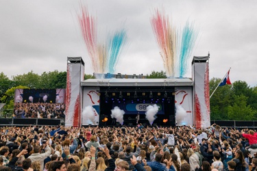 Kleurrijk vuurwerk bij het Bevrijdingsfestival Utrecht