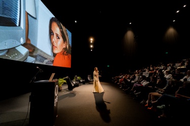 Een spreker tijdens het Nederlands Film Festival 2025