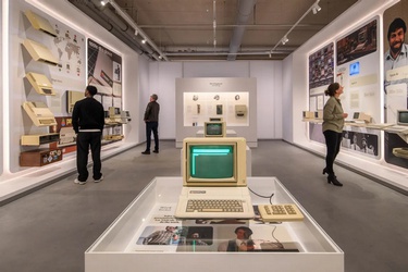 Een oude computer in het Apple Museum