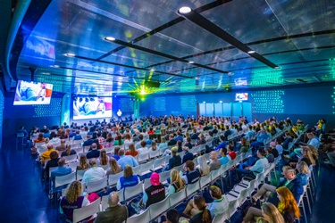 Een grote hal in de Koninklijke Jaarbeurs